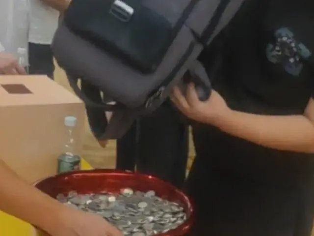 好友结婚,男子背84斤硬币随礼:新郎的零花钱!你有这样的哥们吗?