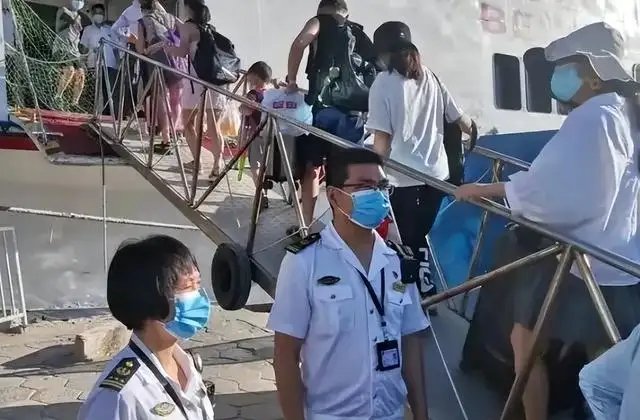 上海游客滞留北海：解封后出游又被困，这名游客对此是怎样的心态？