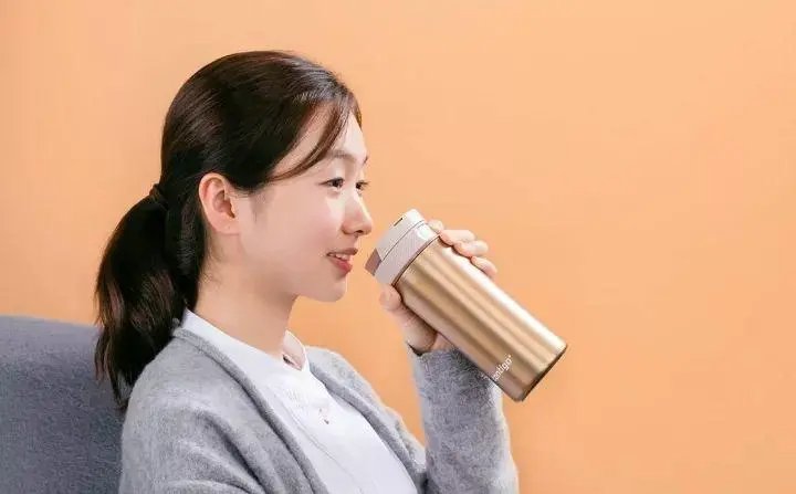 保温杯里的水第二天还可以喝吗