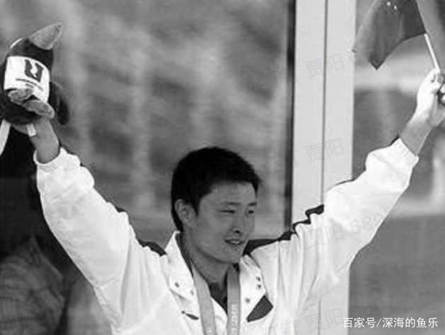 他是郭晶晶的初恋，女儿四个月大的时候意外身亡，妻子至今未嫁，他是谁？？