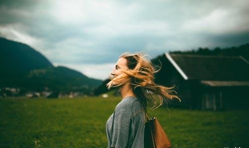 假如一个人给不了另一个人未来，正确的做法是什么？