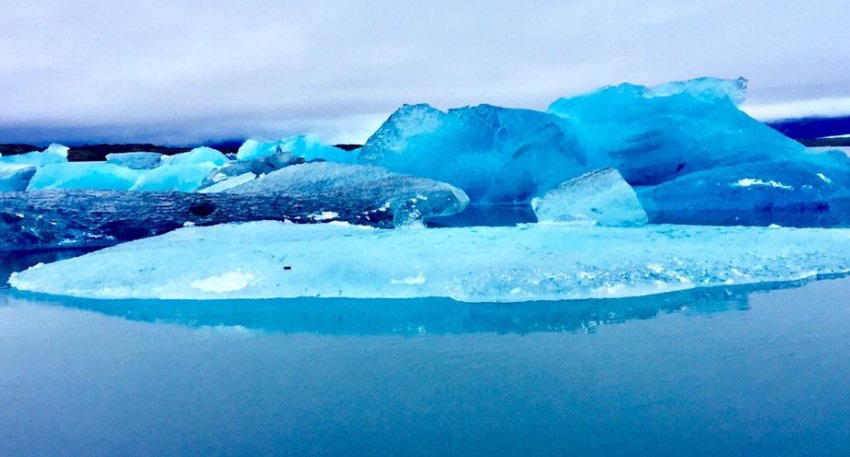 男子西藏发现蓝色古冰川，景象是怎样的？