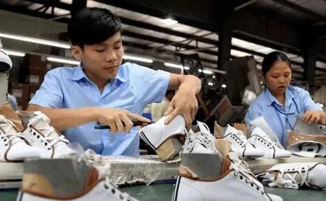 越南上百万工人逃离工厂，这背后的原因是什么？