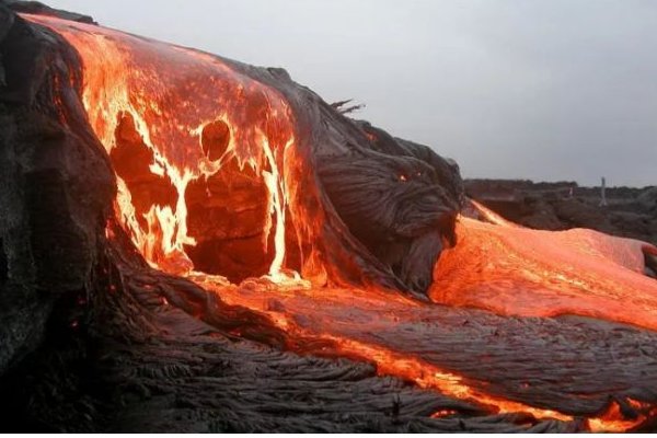 印尼塞梅鲁火山剧烈喷发已致13死41伤，火山喷发时该如何自救？