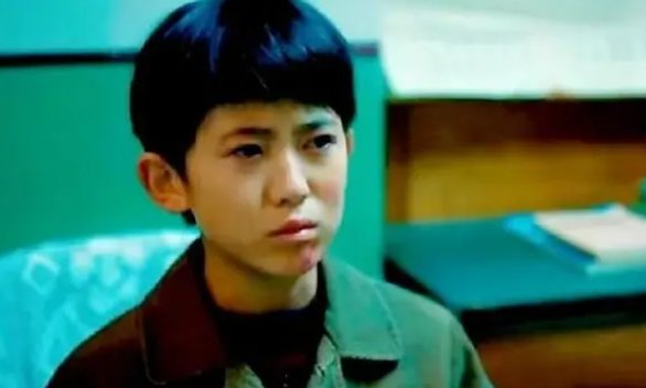 《我们的日子》大儿子明中得了先天性无睾丸症。