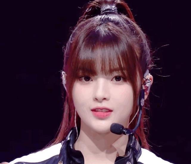 杨超越与龙丹妮关系不好吗,为什么造句龙丹妮长得不行?