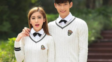 想知道大学有校服吗？