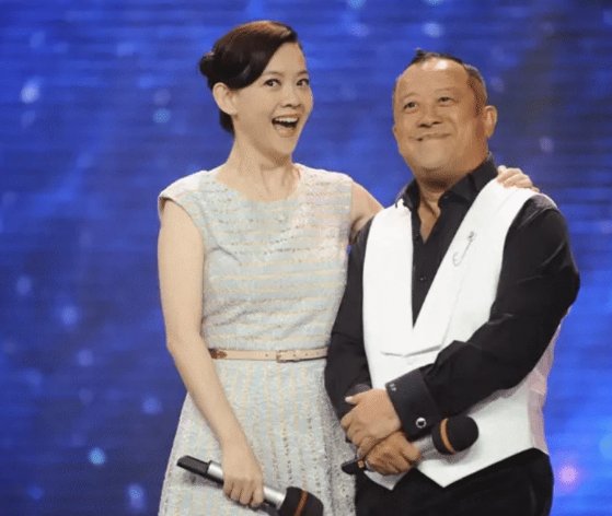 曾宝仪自曝两年多没见曾志伟，父女两的感情如何？