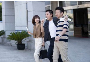 电视剧《相逢时节》片头“领衔主演”变“领街主演”，这是怎么回事？