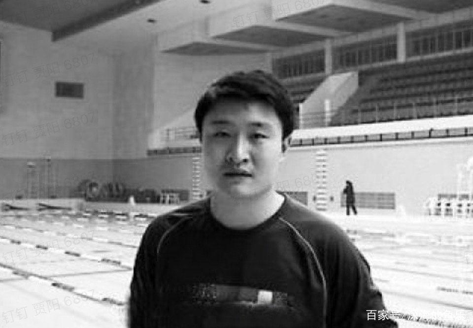 他是郭晶晶的初恋，女儿四个月大的时候意外身亡，妻子至今未嫁，他是谁？？