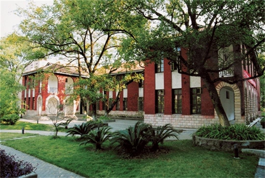 江西一高校回应一本招生出现1063个缺额，这背后的原因是什么？