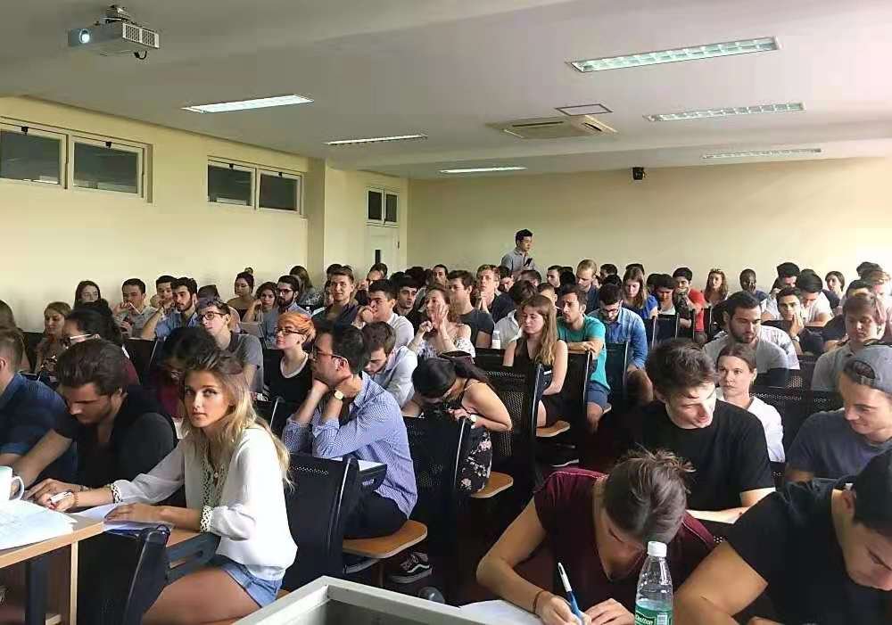 清华学生晒一周作业，因作业量太大直呼救命，你对这一幕有何感触？