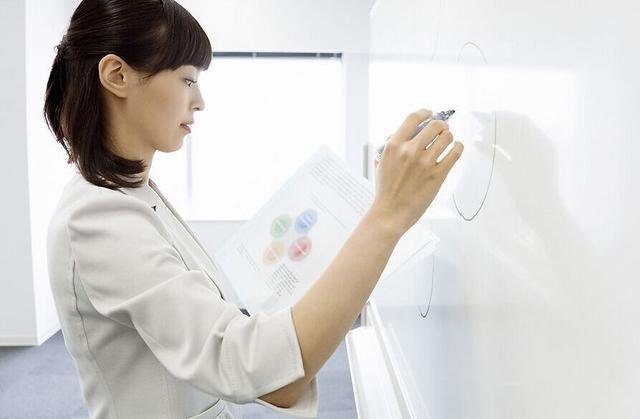 两岁男童2分钟被掌掴8次，教师的基本职业道德有哪些？