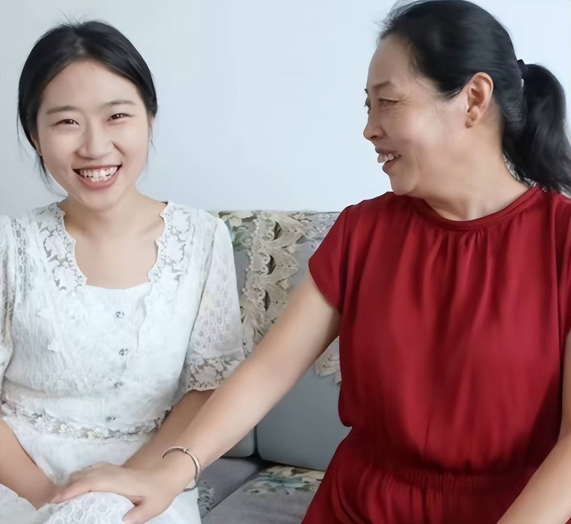 山东54岁妈妈考入女儿母校，变成学妹！这位母亲为何选择这所学校？