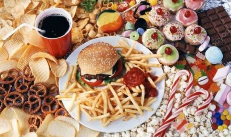 世界吃热狗大赛惊现大胃王，男子10分钟吞下76个，暴饮暴食有何危害？