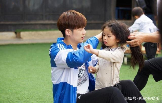 童星阿拉蕾:4岁出道,年赚百万养活弟弟,现状如何呢?