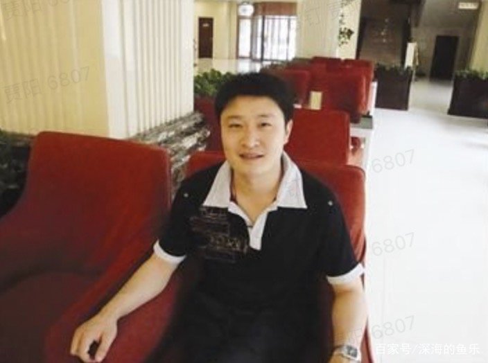 他是郭晶晶的初恋，女儿四个月大的时候意外身亡，妻子至今未嫁，他是谁？？