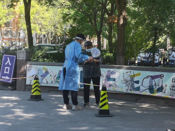 北京一网吧私自营业导致多人感染，老板被查，目前当地的疫情情况如何？