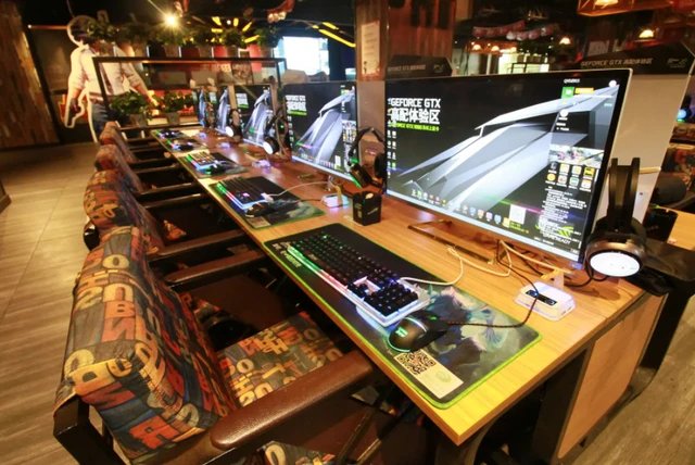 广州32人因疫情滞留网吧9天,网吧老板的做法为何会令人感动?