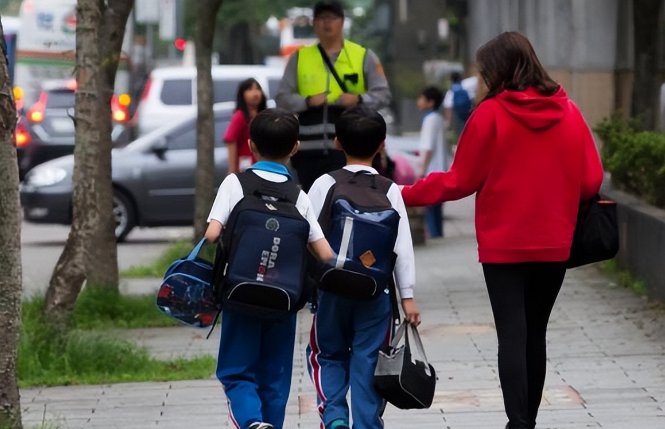 学校到家全程距离500米，11岁孩子仍找不到回家的路，究竟是谁的问题？