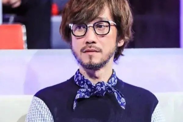 周传雄重返舞台被新人点评引发争议,这究竟是怎么一回事?