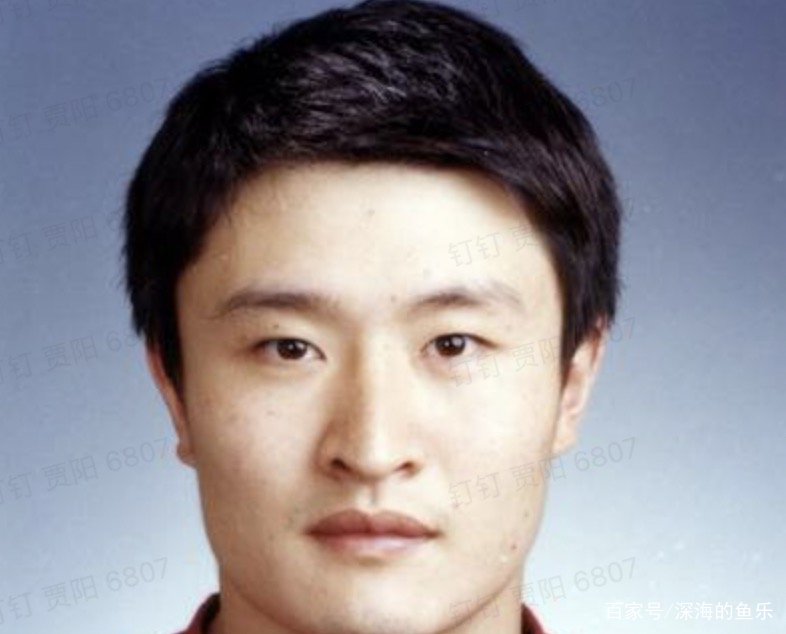 他是郭晶晶的初恋，女儿四个月大的时候意外身亡，妻子至今未嫁，他是谁？？