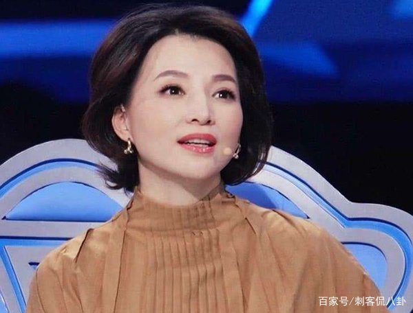 “央视一姐”董卿的工资曝光,网友直呼这也太多了,到底有多少钱?