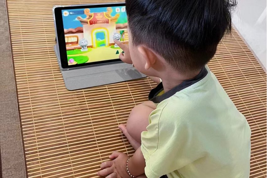 学龄儿童每天使用电子产品时间不宜超过多长？