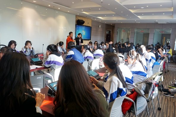 多少事从来急天地转光阴迫一万年太久只争朝夕毛泽东这句话的意思