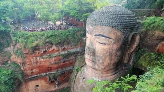 乐山大佛脸又双叒叕花了，为何乐山大佛的光鲜总是保持不了多久？