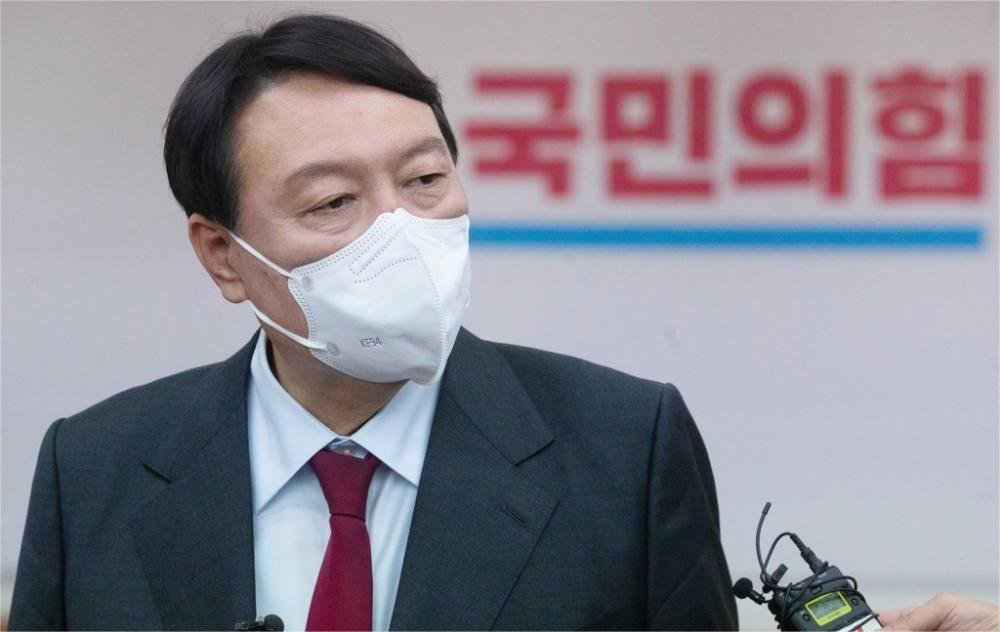 韩国总统尹锡悦每天通勤办公动用7百余警卫引发争议，你对此事件有啥评价？