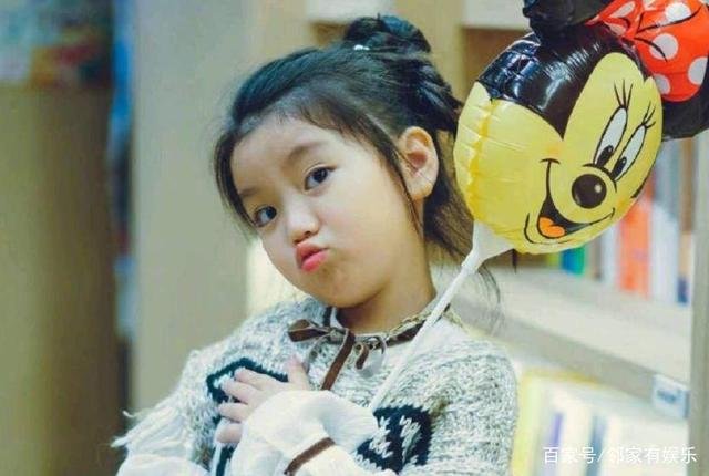 童星阿拉蕾：4岁出道，年赚百万养活弟弟，现状如何呢？