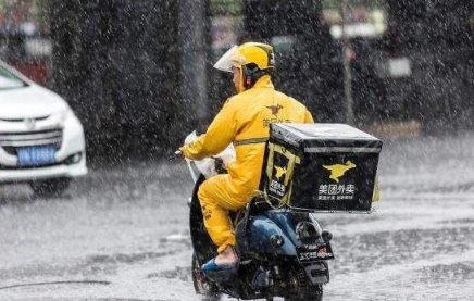 如何看待外卖小哥载交警一路猛追酒驾男一事？