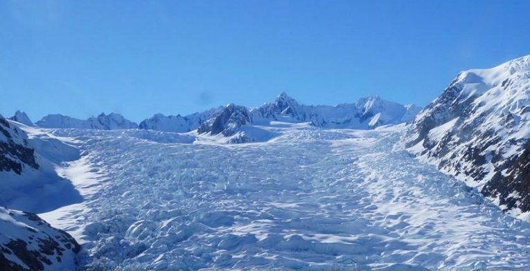 男子西藏发现蓝色古冰川，景象是怎样的？