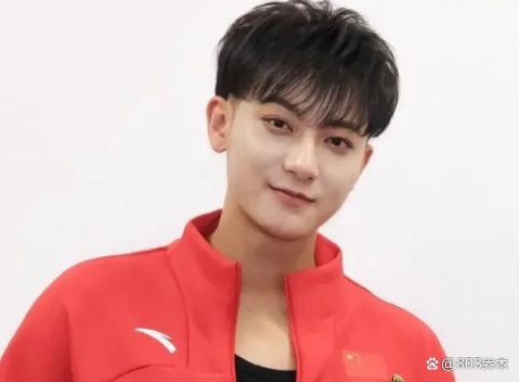 黄子韬朋友圈头像曝光，疑和旗下女艺人恋爱，你怎么看？