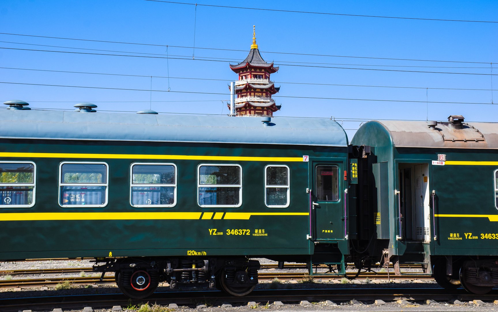 兰新线一列车与施工人员相撞9人遇难，造成此次事故的原因是什么？