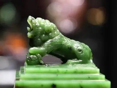 乾隆玉玺在巴黎展出拍卖，终以72万欧元落槌，被谁拍走了