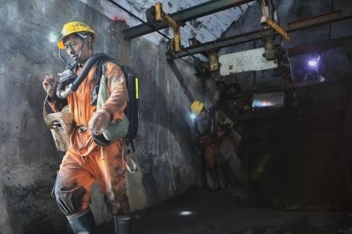 河南一煤矿发生煤与瓦斯突出事故，当地相关部门采取了什么举措？