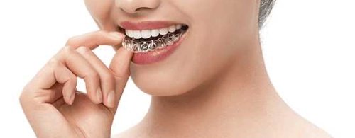 孩子每天戴牙套12小时，谁在贩卖焦虑？