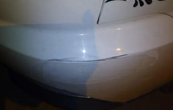 有担当！小学生撞车留纸条道歉司机免赔偿，你如何看待此事？