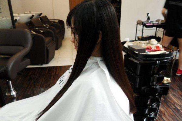 卡里余额2.5万继续用要再充2.5万，为啥店家这么嚣张？