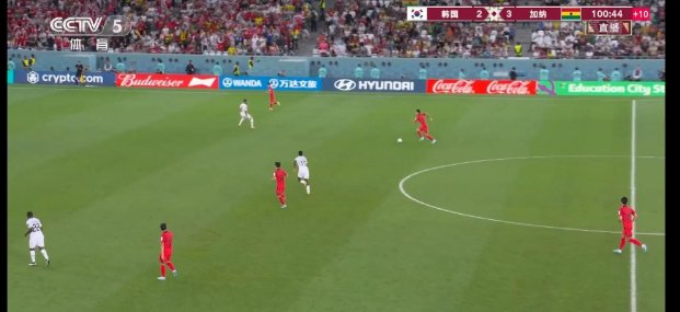 比赛结束后裁判出示红牌，韩国主教练被罚下场，被罚的原因是什么呢？