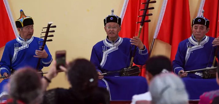 好来宝是哪个民族即兴诗