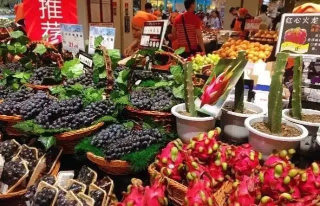 上海一女子给小龙虾做抗原检测，疫情下我们的吃食该如何做好防疫工作？