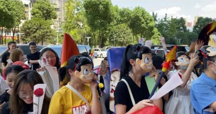 宁静粉丝戴哪吒面具应援,哪吒面具有何寓意呢?