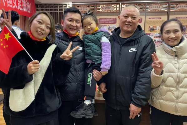 女足夺冠之夜，女足队长王珊珊母亲看到女儿胜利有何表示？