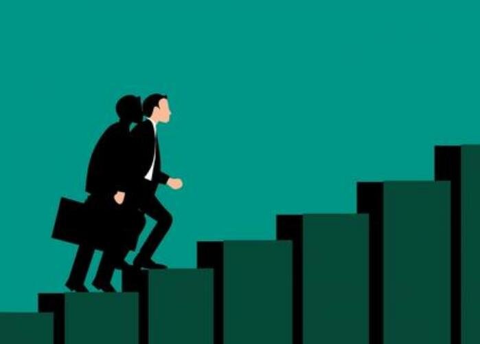 大学生继承父辈菜摊年入百万，这对我们的择业观有什么启示？