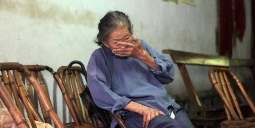 梁志超他奶是什么梗 奶奶原视频显得很无奈