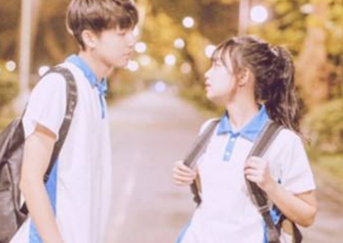 女朋友非常敏感,我一不理她她就自己哭,我该怎么办?