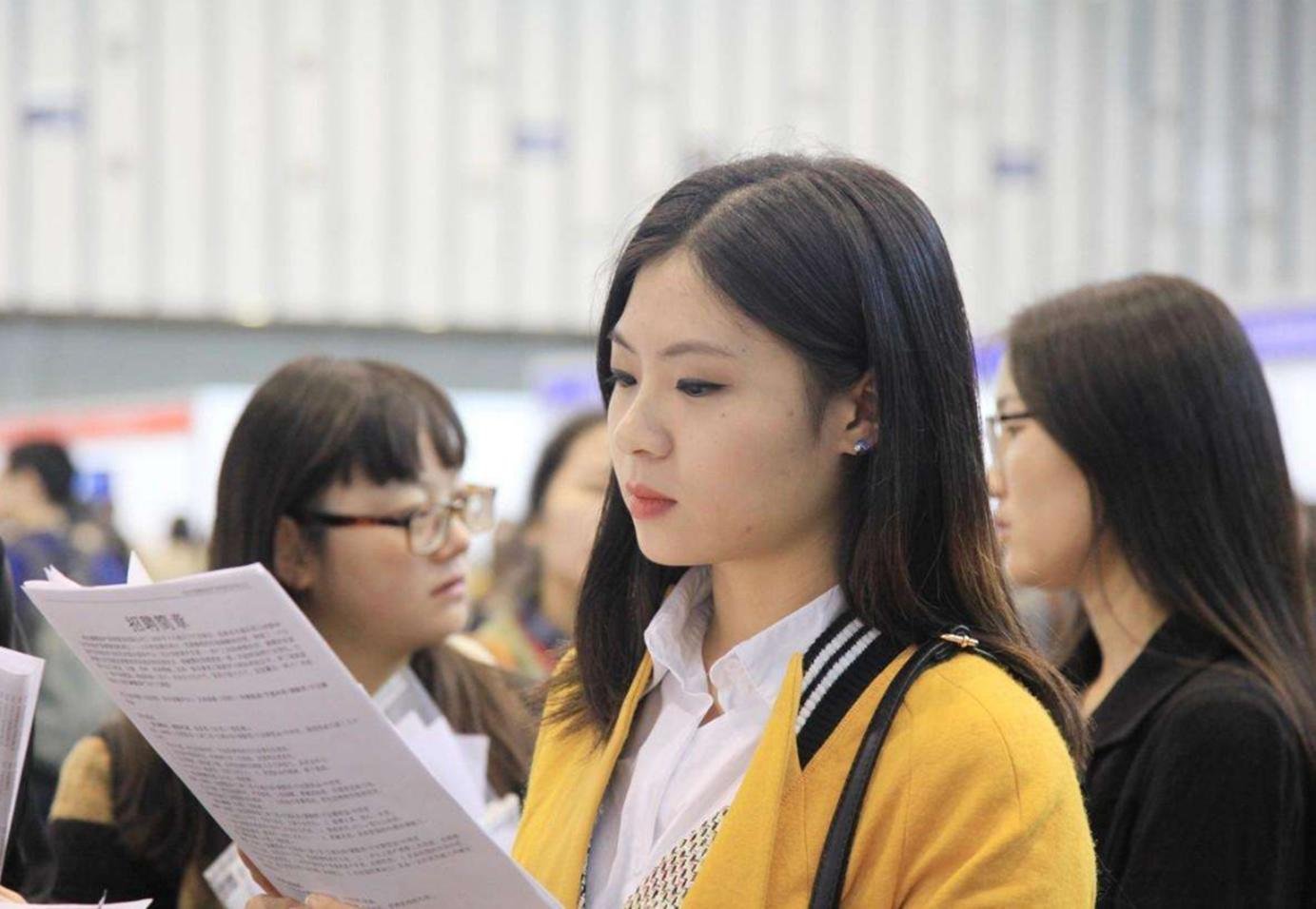 河北一高校面对女学生的大喊，学校给出的回应是怎样的？